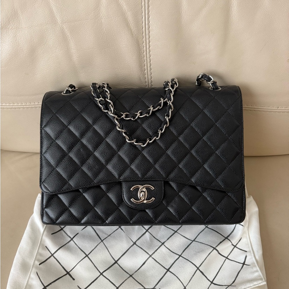 CHANEL Classic Maxi Caviar Flapbag
